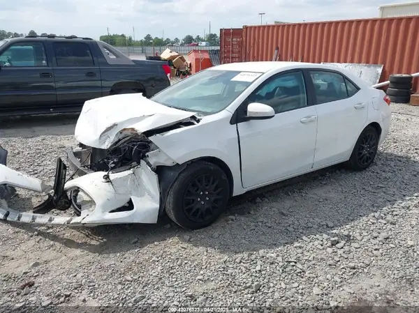 5YFBURHE0JP826680 2018 TOYOTA COROLLA - Image 2