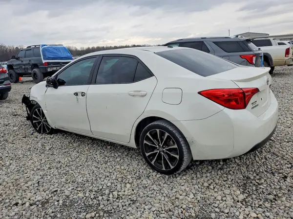 5YFBURHE0JP827036 2018 TOYOTA COROLLA - Image 2