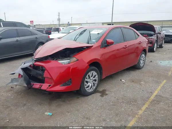 5YFBURHE0JP828803 2018 TOYOTA COROLLA - Image 2
