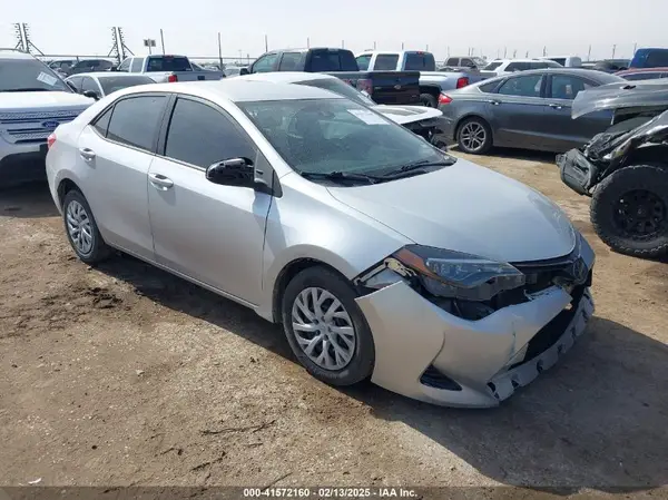 5YFBURHE0JP829305 2018 TOYOTA COROLLA - Image 1