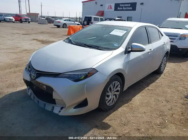 5YFBURHE0JP829305 2018 TOYOTA COROLLA - Image 2
