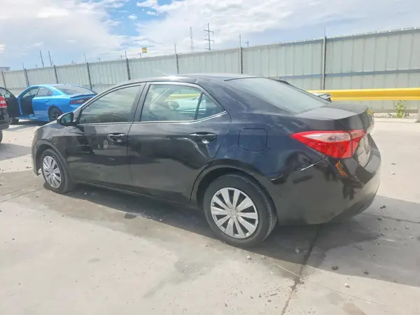 5YFBURHE0JP829448 2018 TOYOTA COROLLA - Image 2