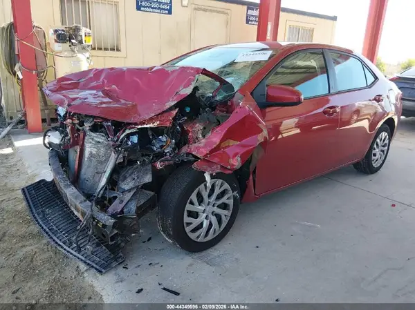 5YFBURHE0JP831491 2018 TOYOTA COROLLA - Image 2