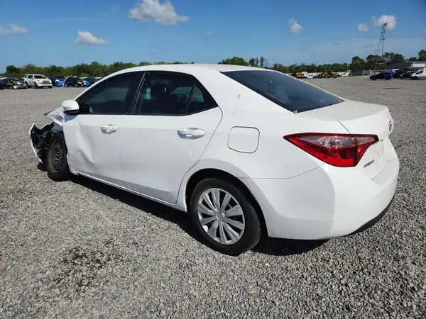 5YFBURHE0JP832589 2018 TOYOTA COROLLA - Image 2