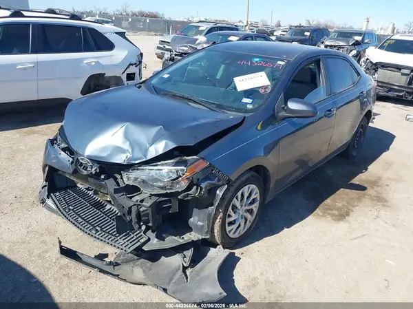 5YFBURHE0JP833175 2018 TOYOTA COROLLA - Image 2