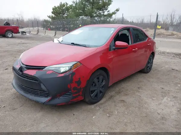 5YFBURHE0JP833418 2018 TOYOTA COROLLA - Image 2