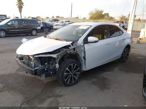 5YFBURHE0JP833743 2018 TOYOTA COROLLA - Image 2