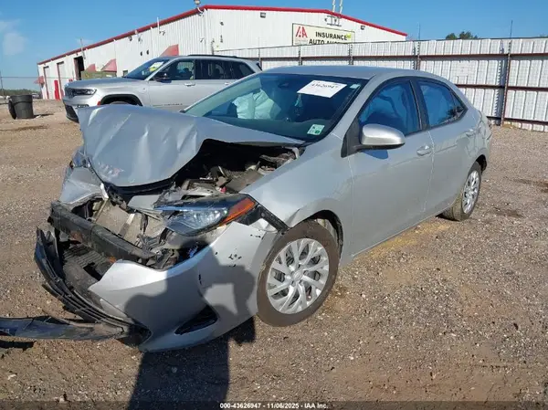 5YFBURHE0JP834620 2018 TOYOTA COROLLA - Image 2