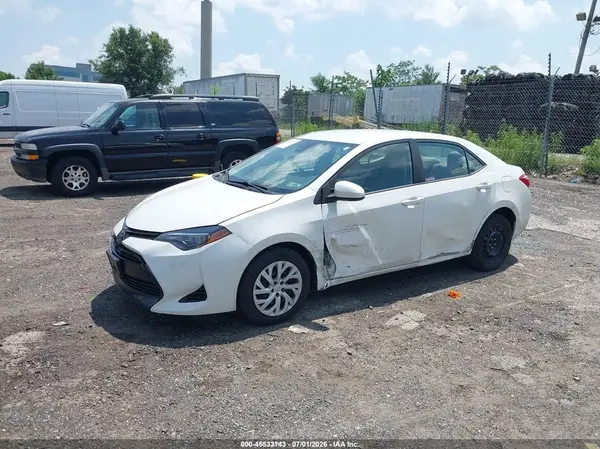 5YFBURHE0JP835931 2018 TOYOTA COROLLA - Image 2