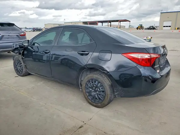 5YFBURHE0JP836285 2018 TOYOTA COROLLA - Image 2
