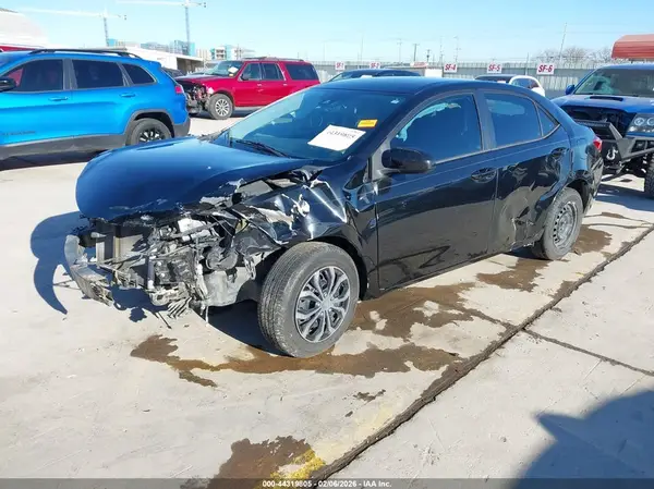 5YFBURHE0JP837727 2018 TOYOTA COROLLA - Image 2