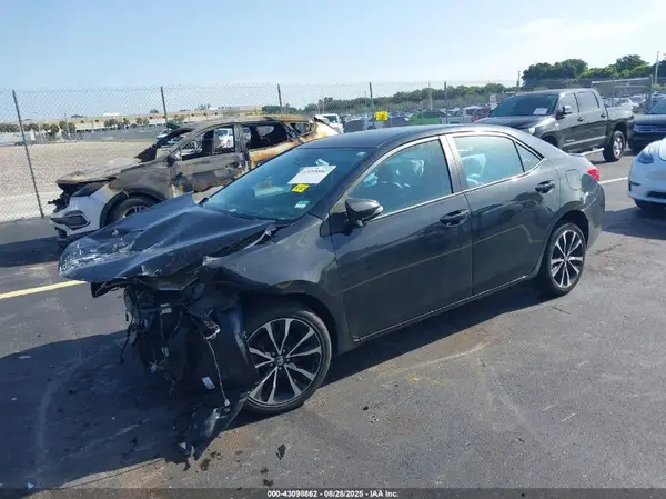 5YFBURHE0JP837940 2018 TOYOTA COROLLA - Image 2