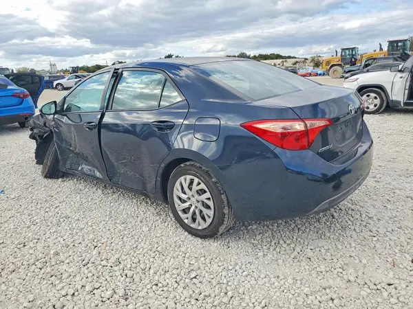5YFBURHE0JP839770 2018 TOYOTA COROLLA - Image 2