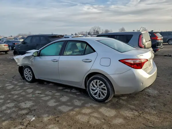 5YFBURHE0JP840370 2018 TOYOTA COROLLA - Image 2