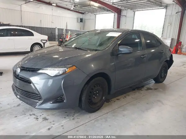 5YFBURHE0JP843754 2018 TOYOTA COROLLA - Image 2
