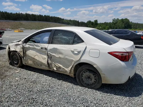 5YFBURHE0JP843818 2018 TOYOTA COROLLA - Image 2