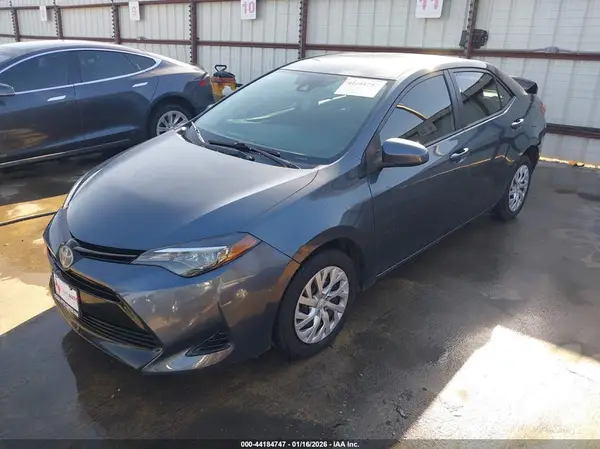 5YFBURHE0JP845018 2018 TOYOTA COROLLA - Image 2