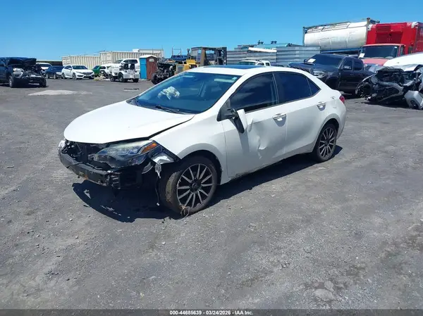 5YFBURHE0JP846217 2018 TOYOTA COROLLA - Image 2