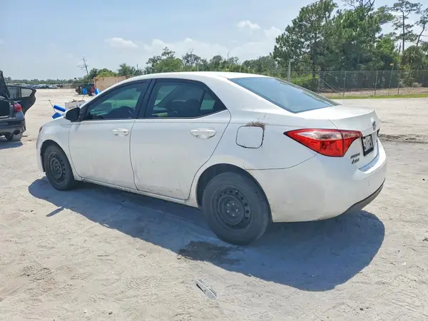 5YFBURHE0JP847187 2018 TOYOTA COROLLA - Image 2