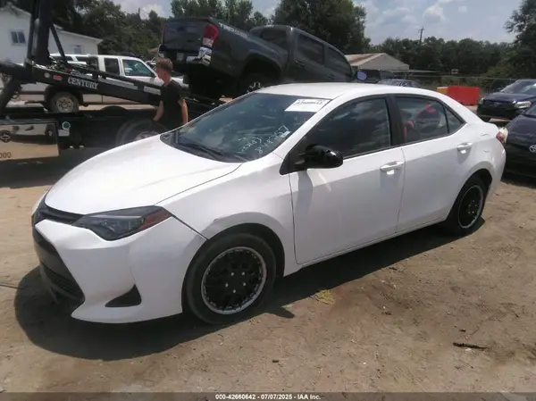 5YFBURHE0JP848257 2018 TOYOTA COROLLA - Image 2
