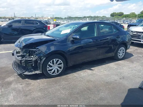5YFBURHE0JP848677 2018 TOYOTA COROLLA - Image 2