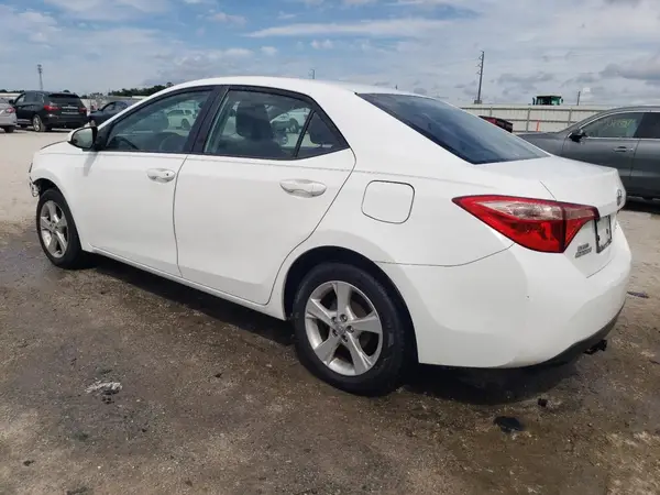5YFBURHE0JP850798 2018 TOYOTA COROLLA - Image 2