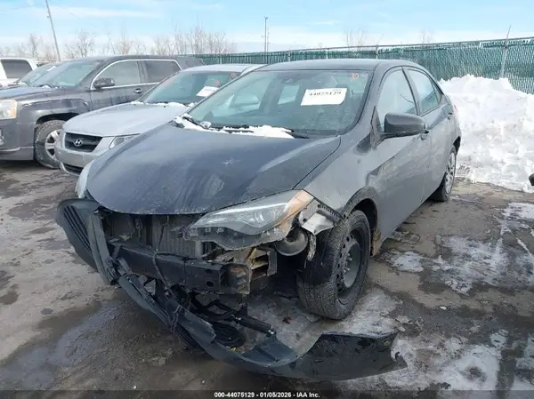 5YFBURHE0JP851935 2018 TOYOTA COROLLA - Image 2