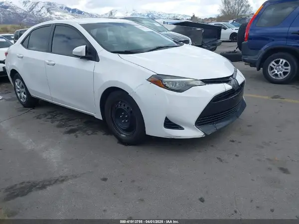 5YFBURHE0JP852938 2018 TOYOTA COROLLA - Image 1