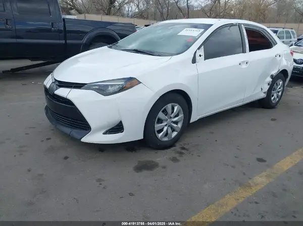 5YFBURHE0JP852938 2018 TOYOTA COROLLA - Image 2