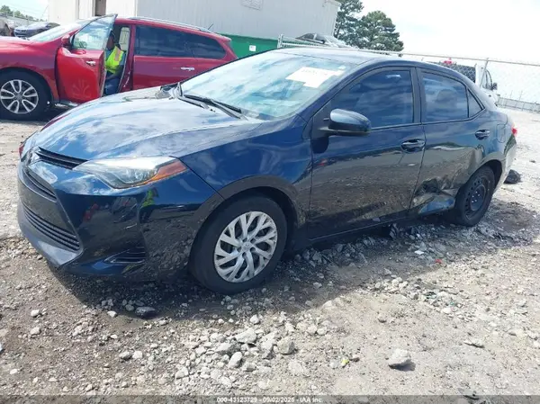 5YFBURHE0JP852955 2018 TOYOTA COROLLA - Image 2