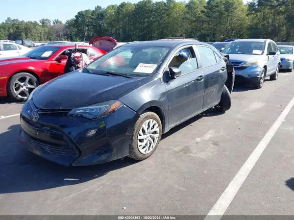 5YFBURHE0JP854298 2018 TOYOTA COROLLA - Image 2