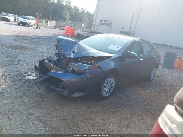 5YFBURHE0JP854592 2018 TOYOTA COROLLA - Image 2