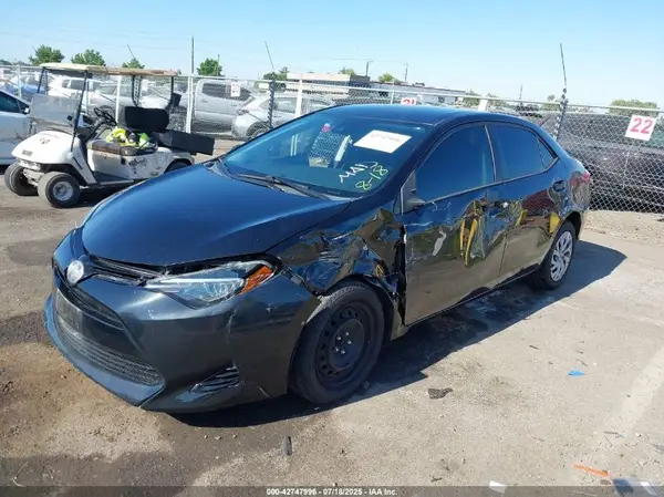 5YFBURHE0JP854897 2018 TOYOTA COROLLA - Image 2