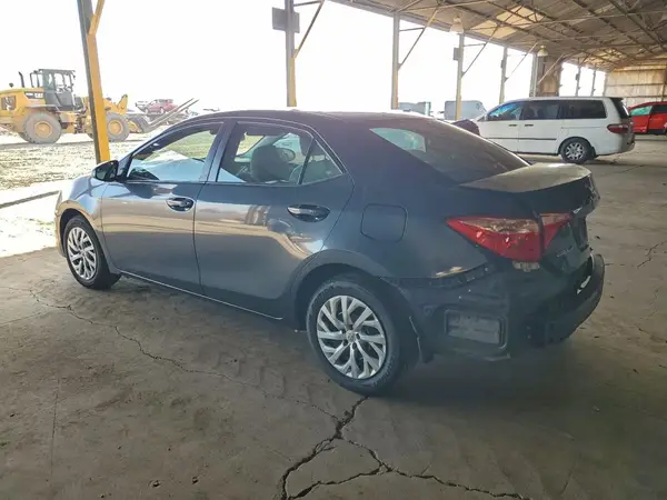 5YFBURHE0JP855497 2018 TOYOTA COROLLA - Image 2