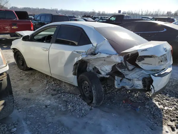 5YFBURHE0JP855564 2018 TOYOTA COROLLA - Image 2