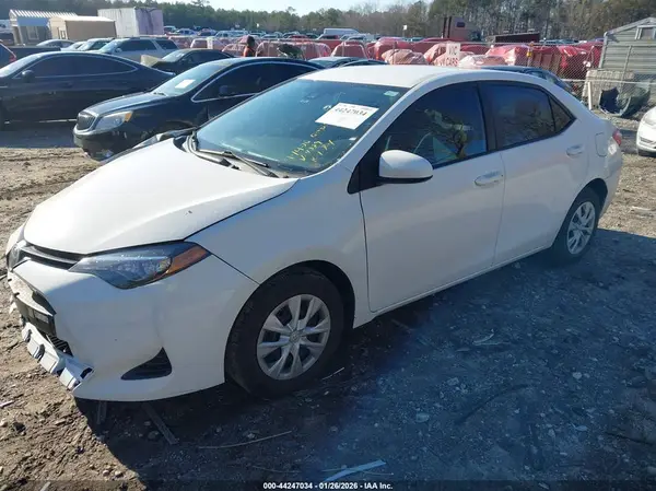 5YFBURHE0KP864329 2019 TOYOTA COROLLA - Image 2
