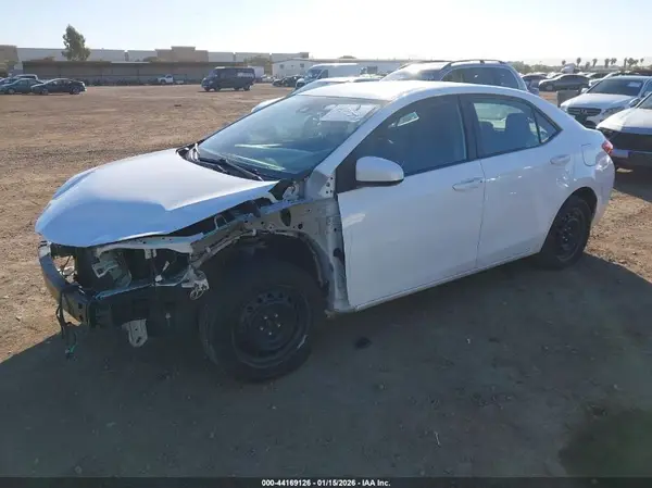 5YFBURHE0KP867067 2019 TOYOTA COROLLA - Image 2
