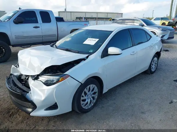 5YFBURHE0KP940096 2019 TOYOTA COROLLA - Image 2