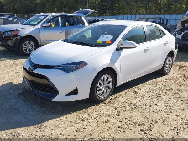 5YFBURHE0KP947386 2019 TOYOTA COROLLA - Image 2