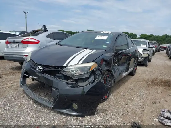 5YFBURHE1GP379947 2016 TOYOTA COROLLA - Image 2