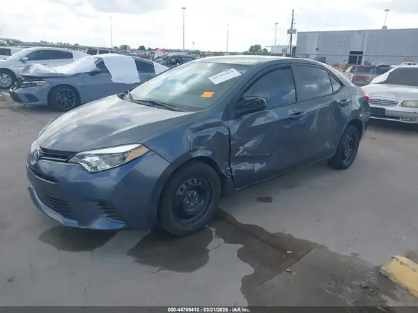 5YFBURHE1GP380810 2016 TOYOTA COROLLA - Image 2