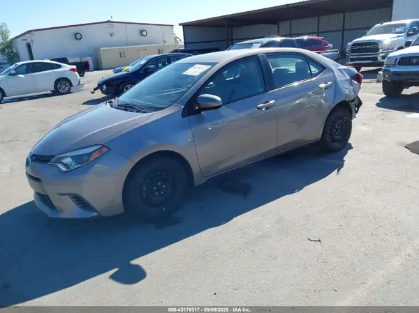 5YFBURHE1GP384095 2016 TOYOTA COROLLA - Image 2