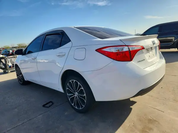 5YFBURHE1GP385943 2016 TOYOTA COROLLA - Image 2
