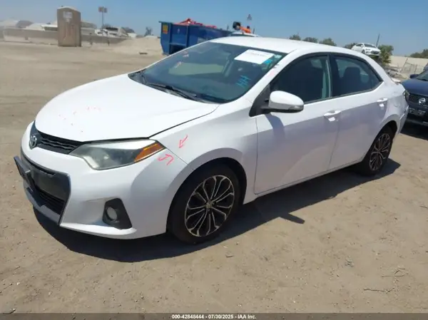 5YFBURHE1GP389720 2016 TOYOTA COROLLA - Image 2