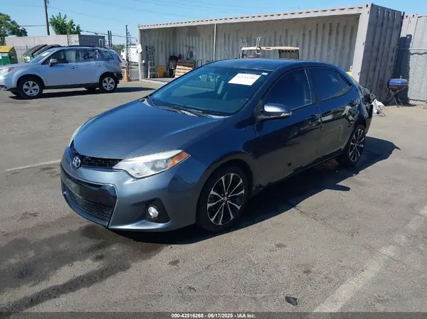 5YFBURHE1GP392004 2016 TOYOTA COROLLA - Image 2