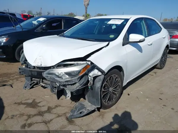 5YFBURHE1GP394738 2016 TOYOTA COROLLA - Image 2