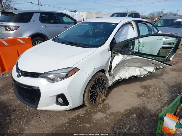 5YFBURHE1GP423039 2016 TOYOTA COROLLA - Image 2