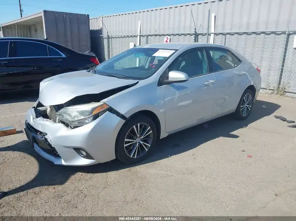 5YFBURHE1GP435613 2016 TOYOTA COROLLA - Image 2