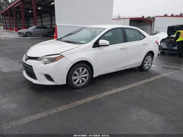 5YFBURHE1GP438480 2016 TOYOTA COROLLA - Image 2