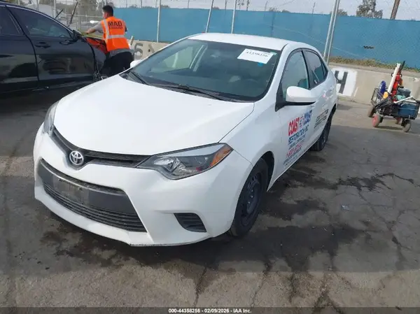 5YFBURHE1GP469888 2016 TOYOTA COROLLA - Image 2